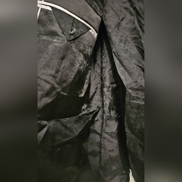 EXPRESS Black velvet tuxedo blazer slim fit. Size 48R - Picture 8 of 15